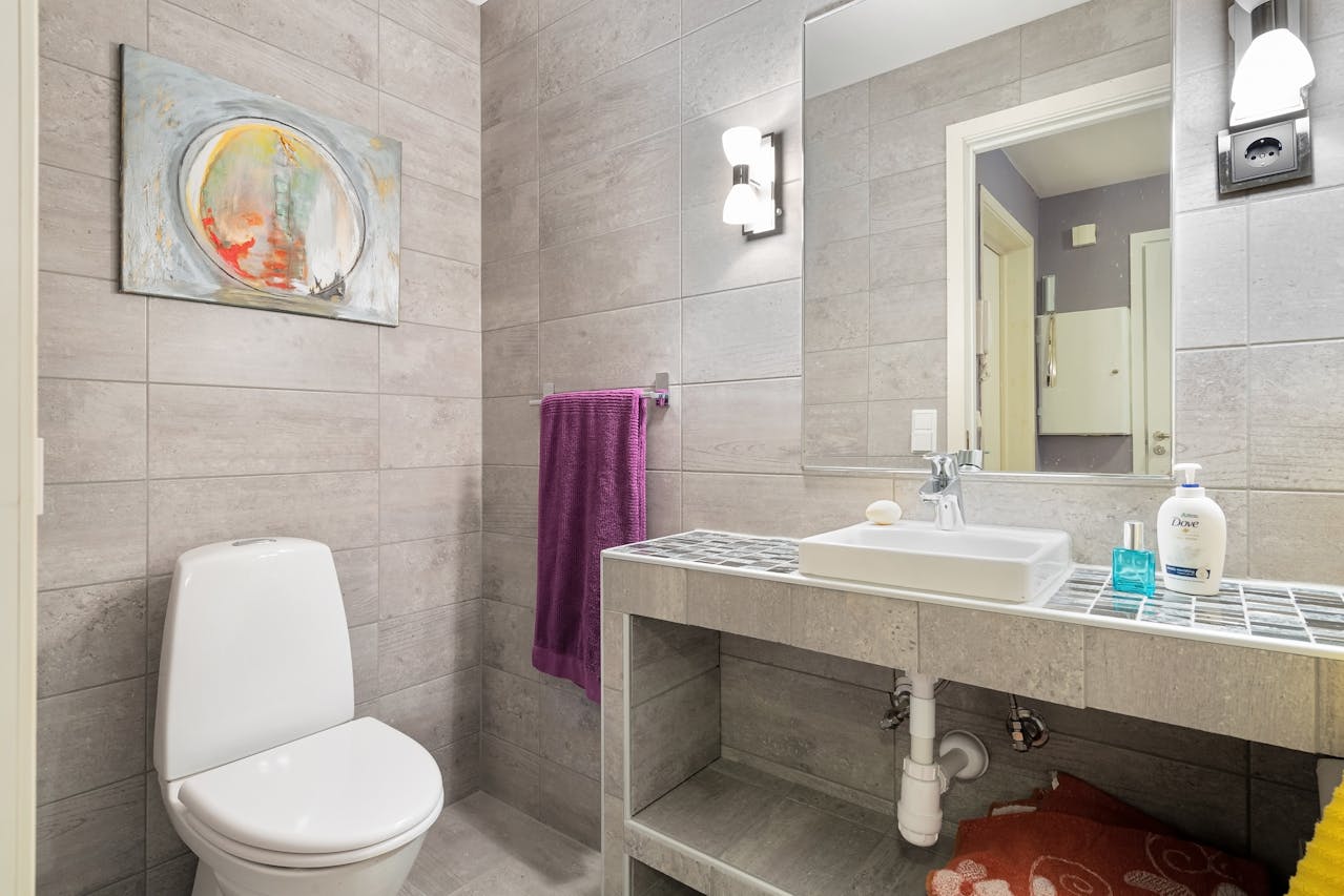 Oświetlenie nad lustrem w praktyce – jak je dobrze zaplanować?